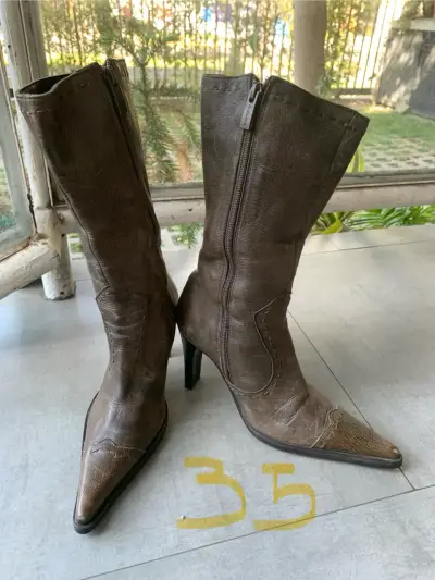 Botas de cuero marrón con taco alto - miniatura 1