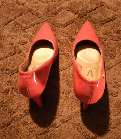Zapatos de tacón rojo elegantes - miniatura 3
