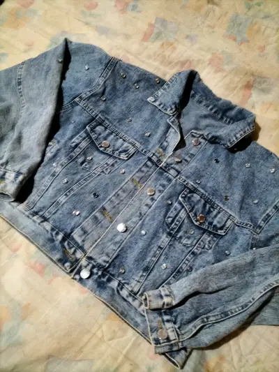 Chaqueta de mezclilla con tachas - miniatura 2