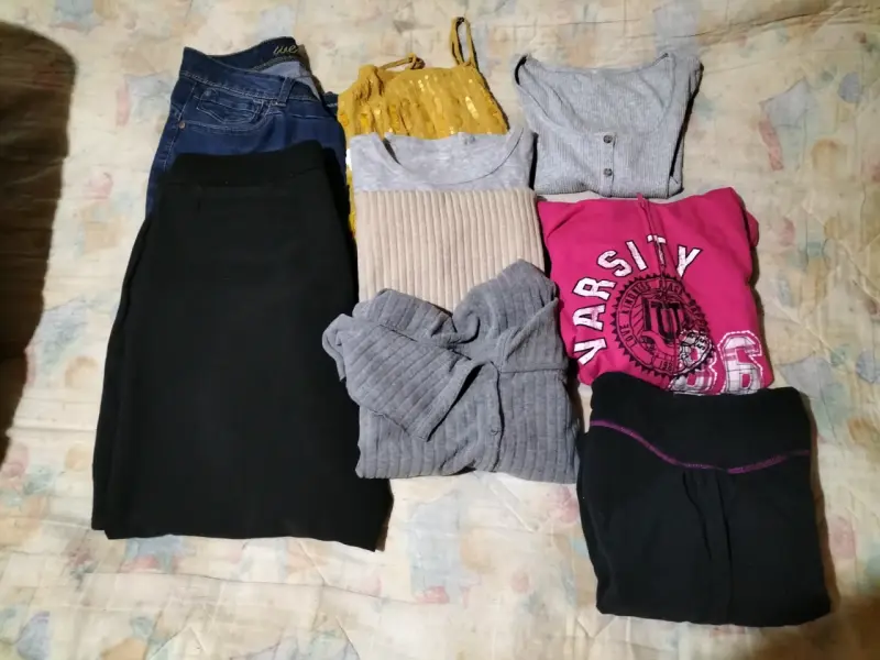Lote de ropa variada para mujer - 1