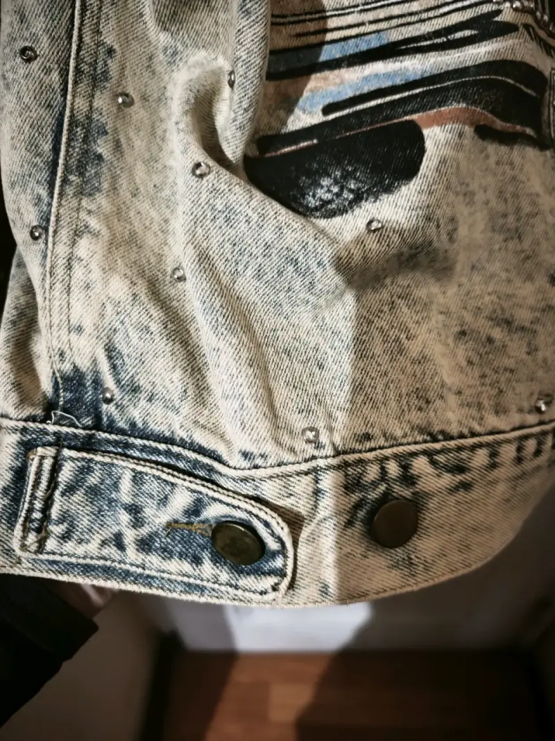 Chaqueta de mezclilla con tachas - 1