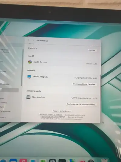 iMac de 21.5 pulgadas con teclado y mouse - miniatura 4
