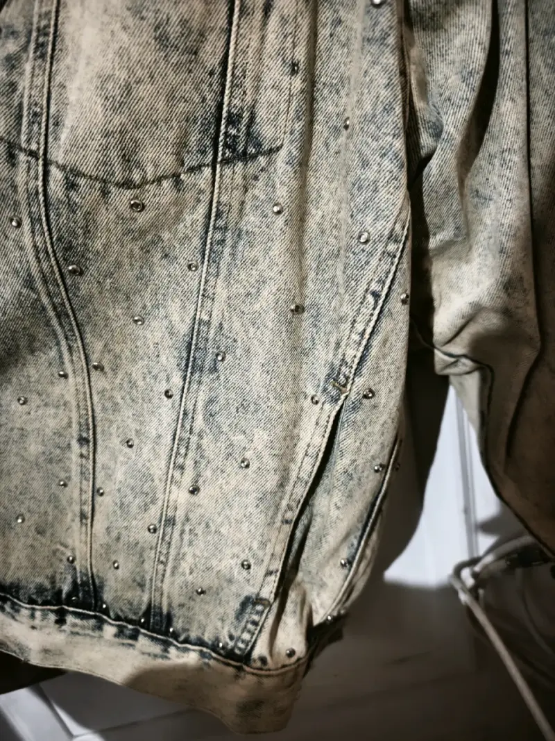 Chaqueta de mezclilla con tachas - 3