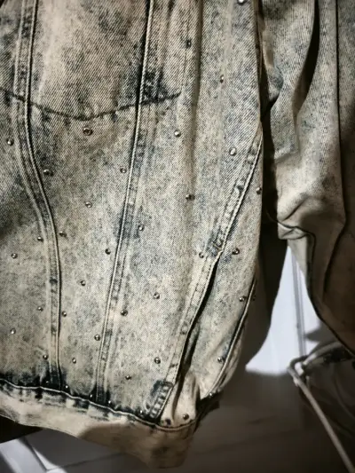 Chaqueta de mezclilla con tachas - miniatura 3