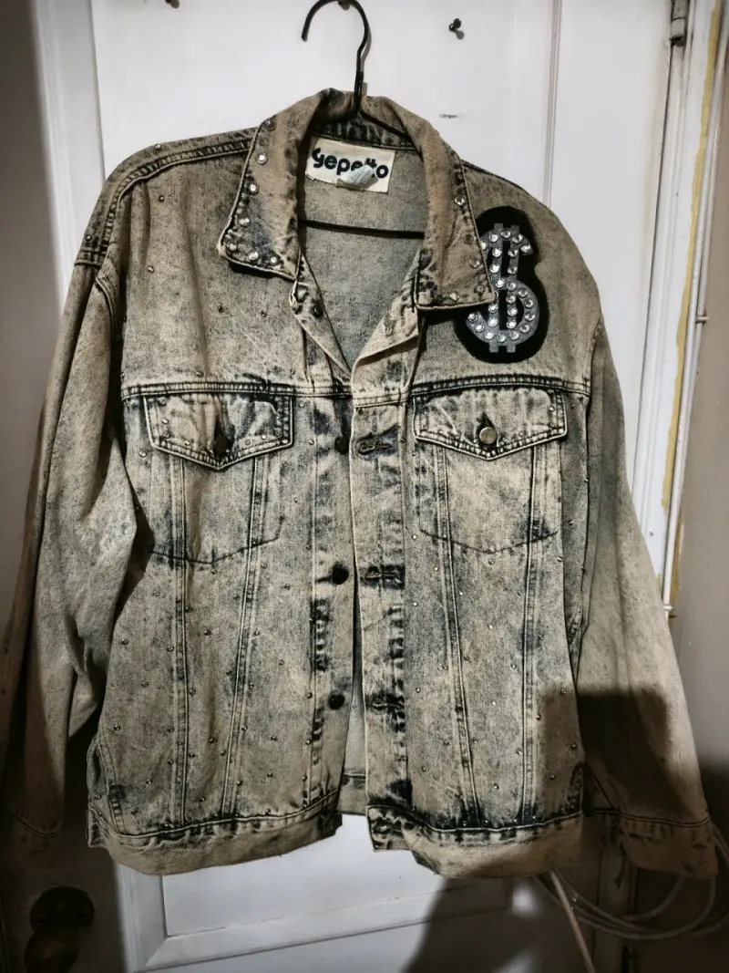 Chaqueta de mezclilla con tachas - 4