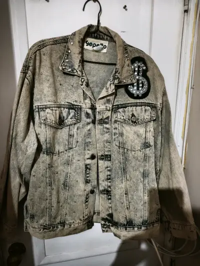Chaqueta de mezclilla con tachas - miniatura 4
