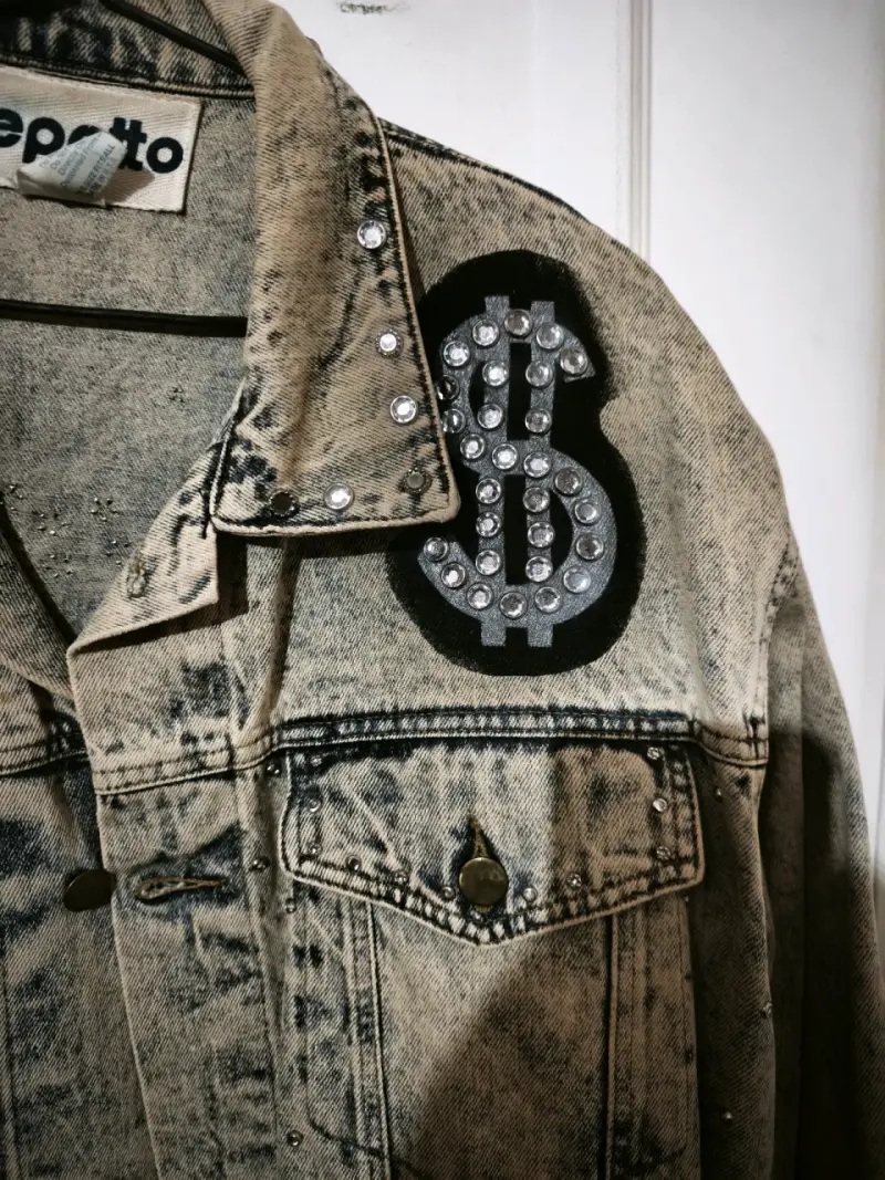 Chaqueta de mezclilla con tachas - 5