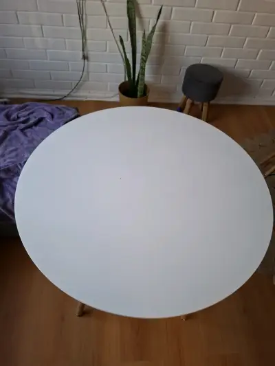 Mesa redonda blanca moderna - miniatura 1