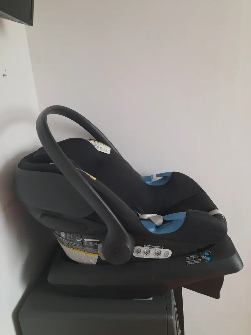 Silla de auto para bebé negra - 1