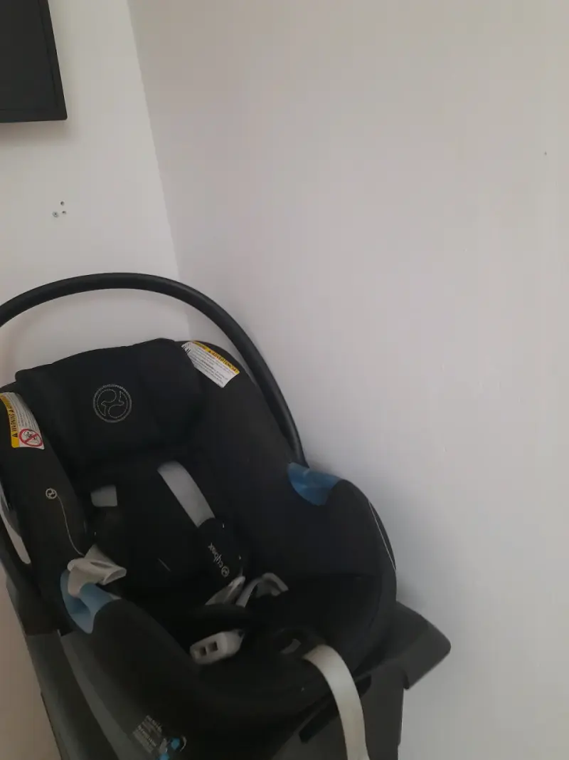 Silla de auto para bebé negra - 2