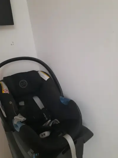 Silla de auto para bebé negra - miniatura 2