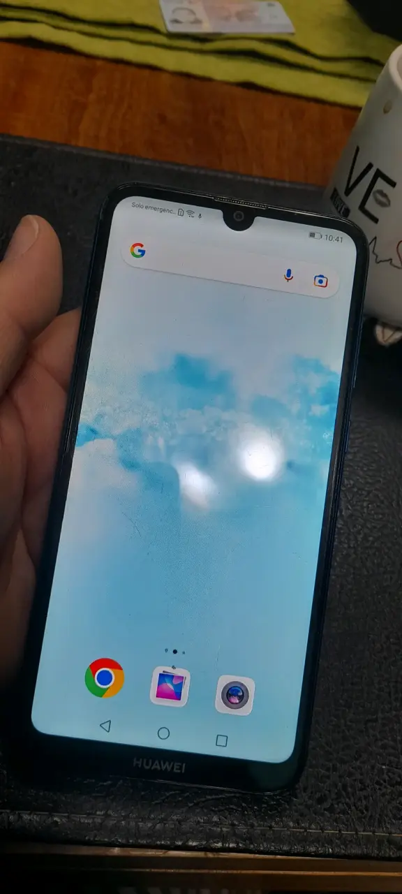 Smartphone Huawei con pantalla táctil - 1