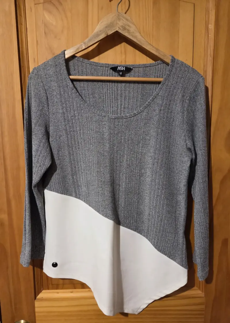 Polera gris y blanca ASH para mujer