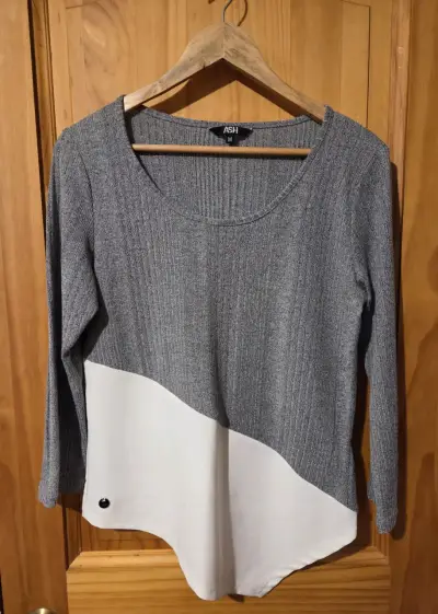 Polera gris y blanca ASH para mujer - miniatura 1