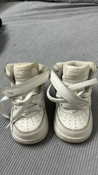 Zapatillas Nike Air Force 1 blancas para niños - miniatura 1