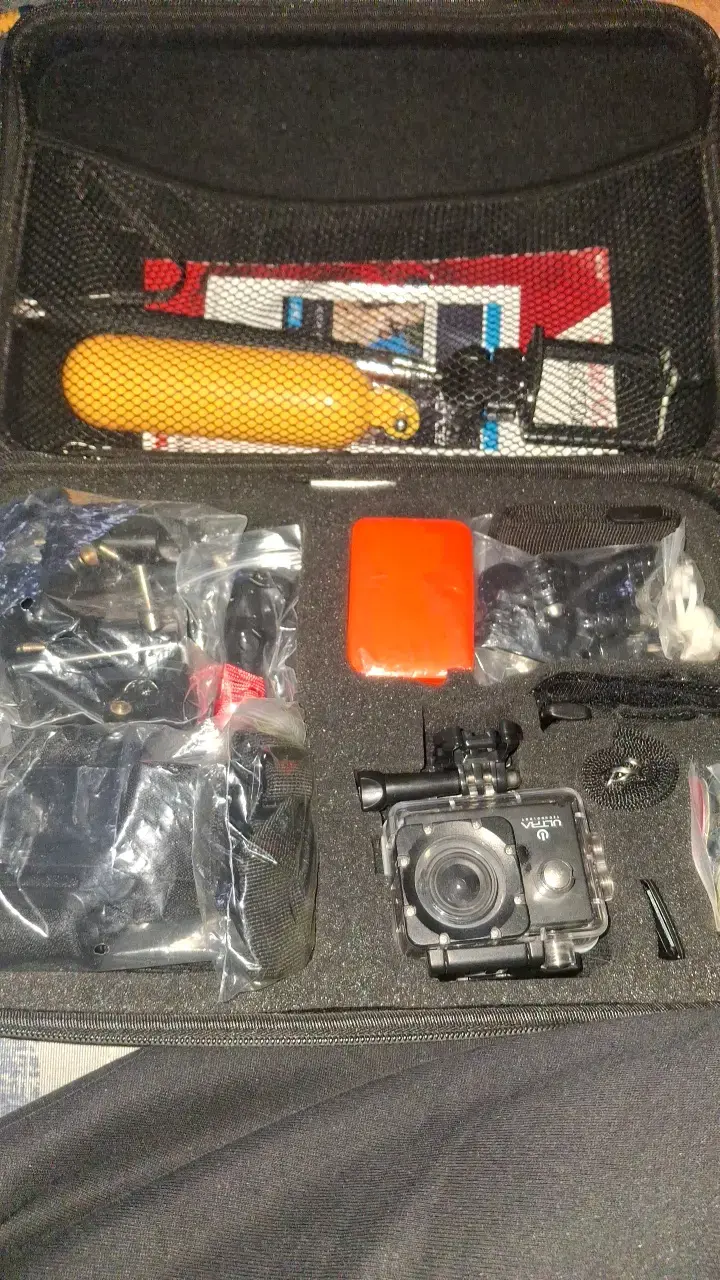 Cámara GoPro Ultra HD con accesorios - 3