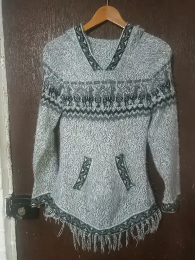 Suéter de lana gris con diseño étnico - miniatura 1