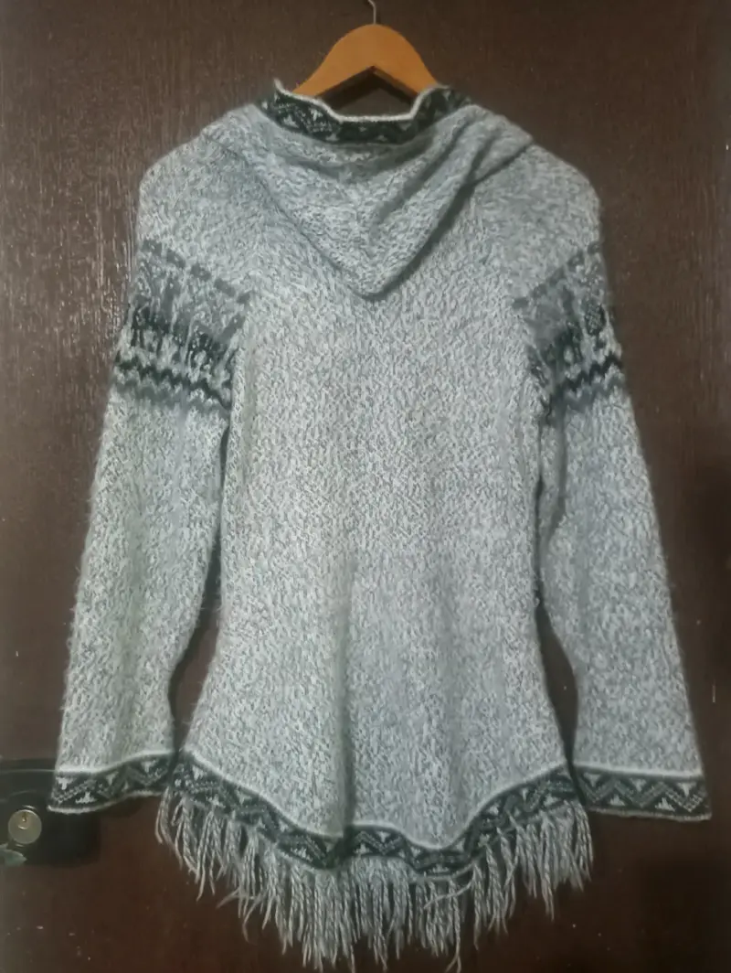 Suéter de lana gris con diseño étnico - 2