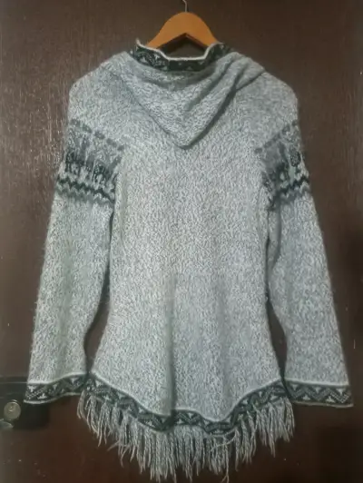 Suéter de lana gris con diseño étnico - miniatura 2