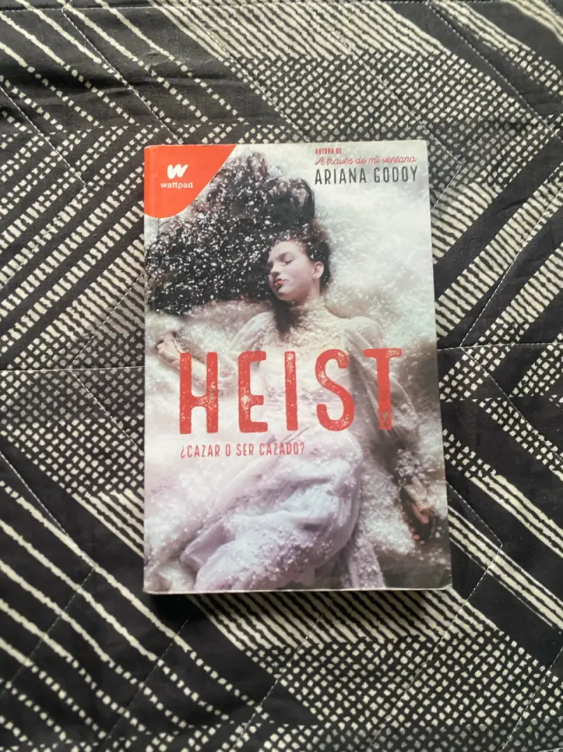 Libro 'Heist' de Ariana Godoy