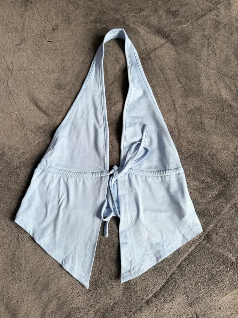 Top halter azul claro con escote profundo - 2