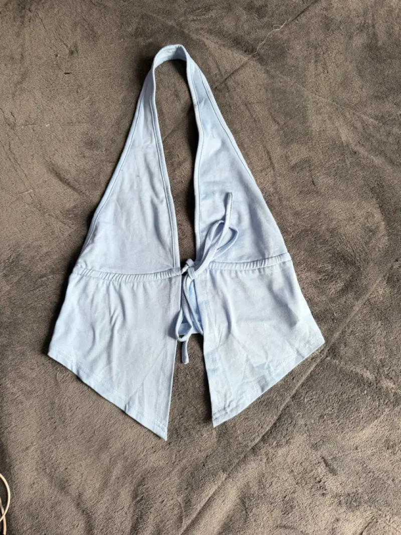 Top halter azul claro con escote profundo - 3
