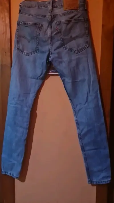 Jeans desgastados azul claro para hombre - miniatura 2