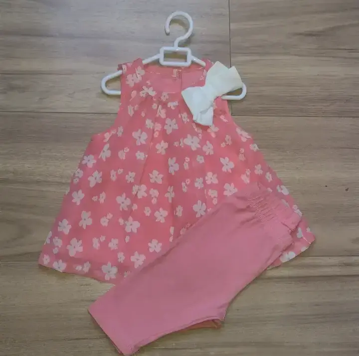 Conjunto infantil floral rosado con lazo