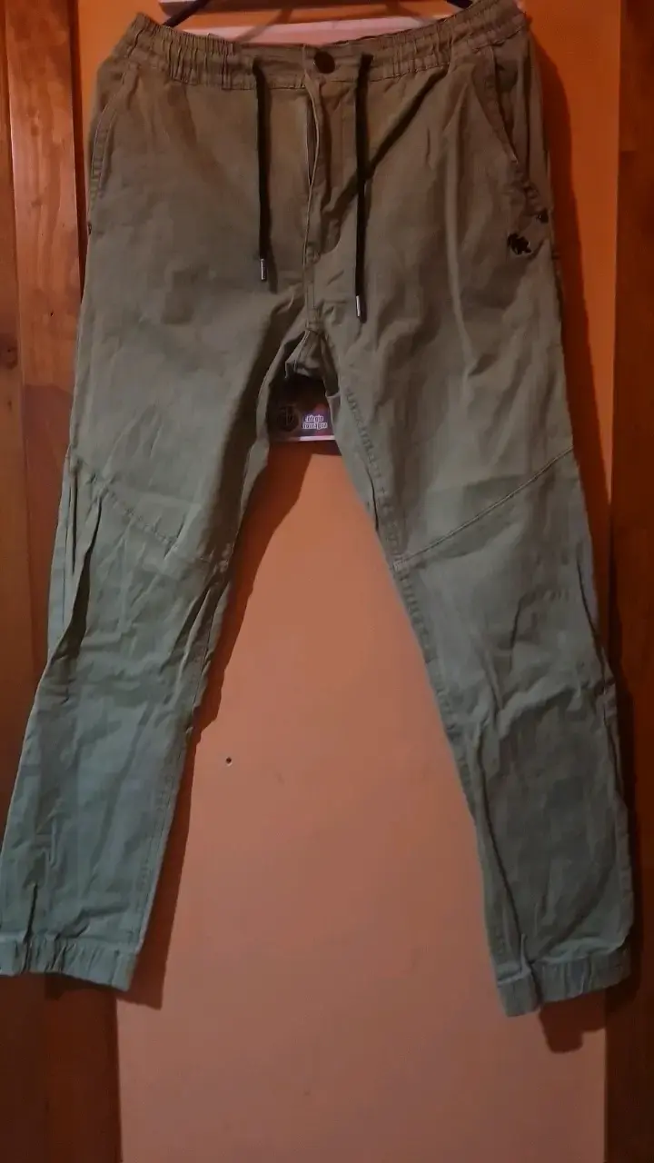 Pantalones cargo verde oliva para hombre - 1