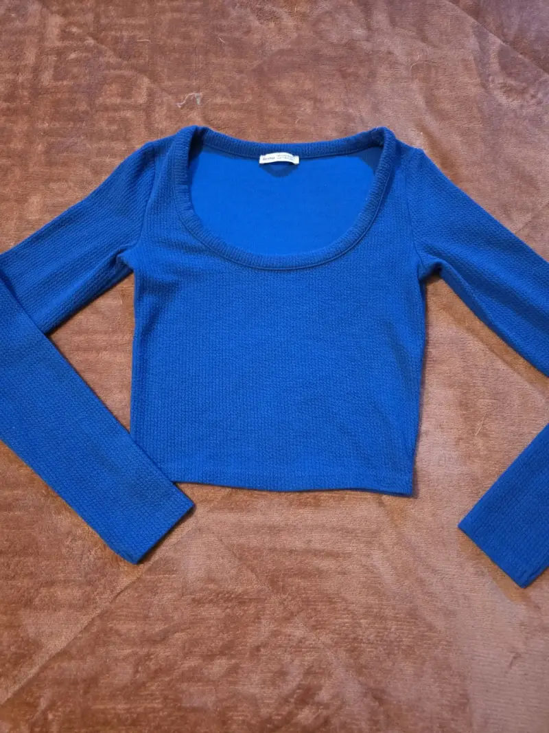 Polera azul manga larga de punto