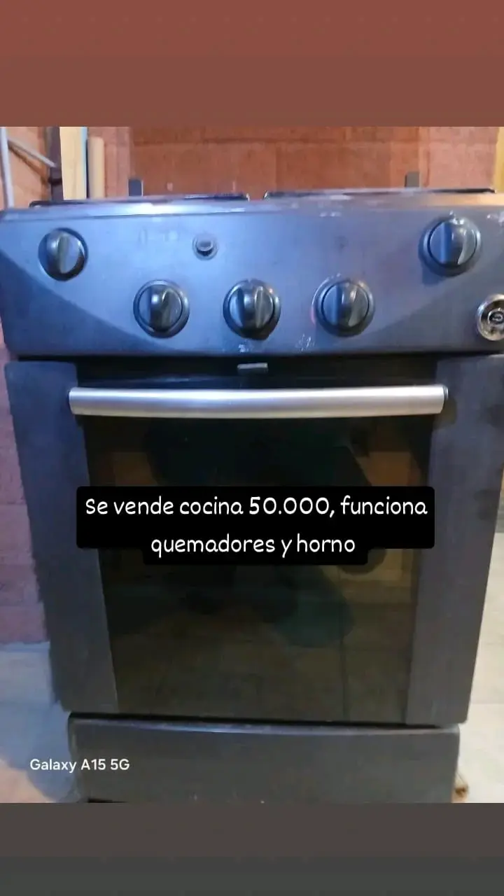 Cocina a gas con horno en buen estado - 1