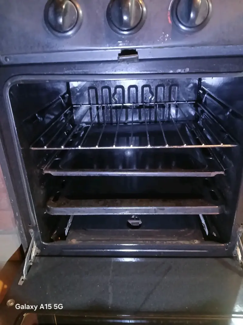 Cocina a gas con horno en buen estado - 4
