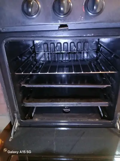 Cocina a gas con horno en buen estado - miniatura 4