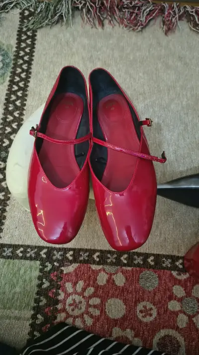 Zapatos rojos de charol con hebillas Zara - miniatura 4