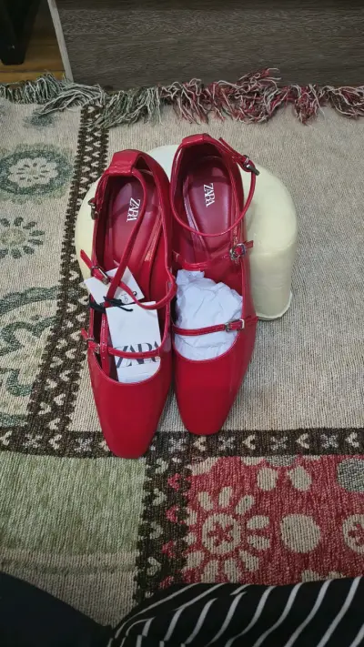 Zapatos rojos de charol con hebillas Zara - miniatura 5