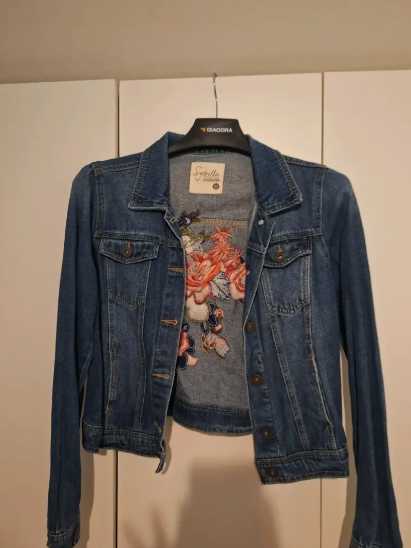 Chaqueta de mezclilla bordada Sybilla