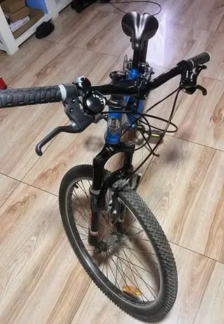 Bicicleta montaña azul con suspensión - 2