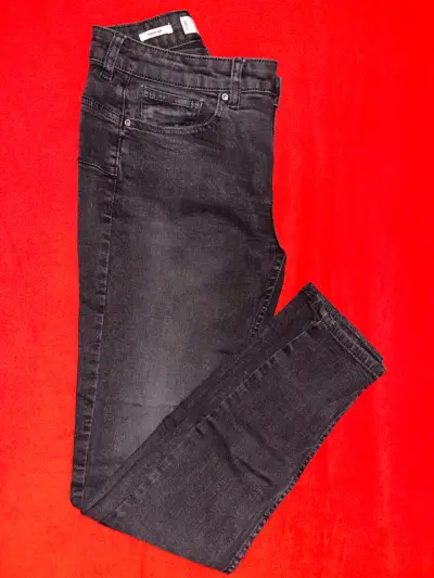 Jeans negros push up para mujer - miniatura 1