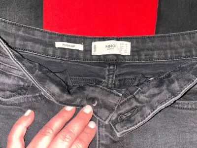 Jeans negros push up para mujer - miniatura 3