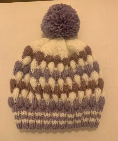 Gorros tejidos de lana con pompones - miniatura 3