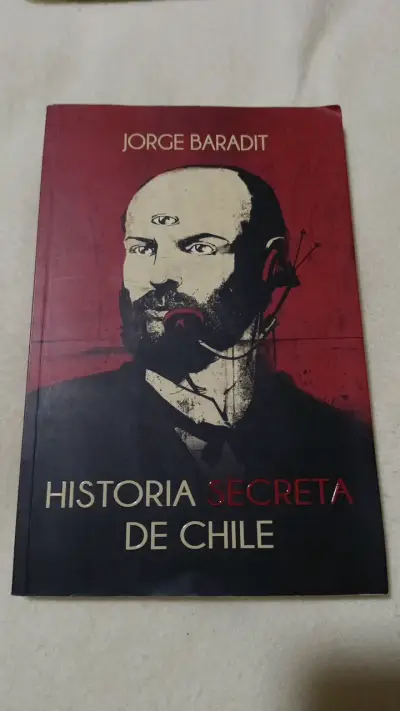 Libro 'Historia Secreta de Chile' de Jorge Baradit - miniatura 1