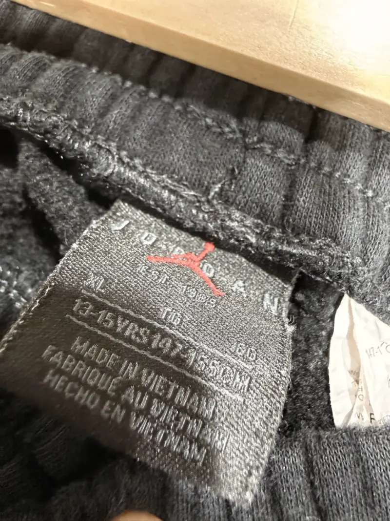 Shorts deportivos negros con logo blanco Jordan - 3