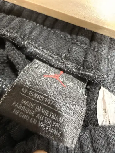 Shorts deportivos negros con logo blanco Jordan - miniatura 3