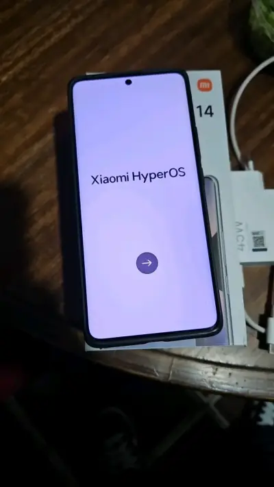 Smartphone Xiaomi 14 con HyperOS - miniatura 1