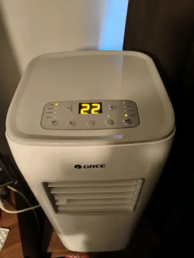 Aire acondicionado portátil Gree con control digital - miniatura 1