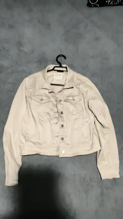 Chaqueta de mezclilla beige para mujer - miniatura 1
