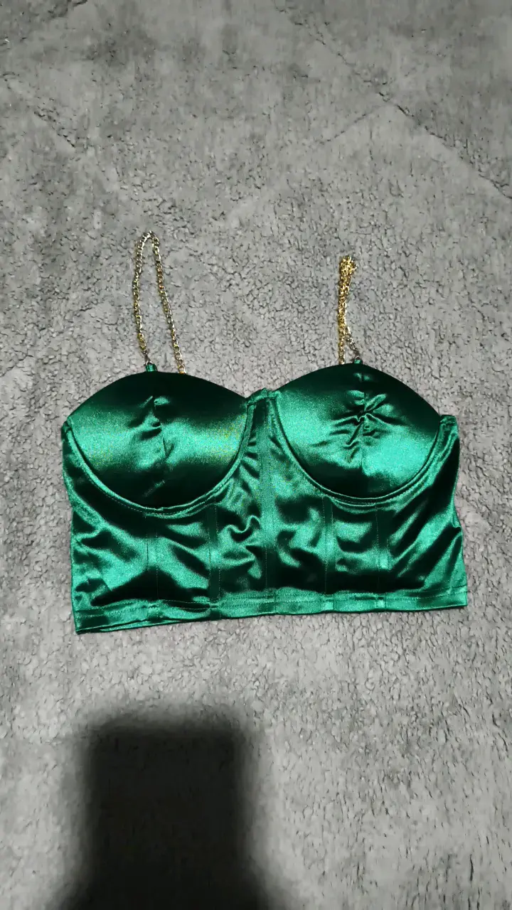 Top bustier verde satinado con tirantes dorados - 1