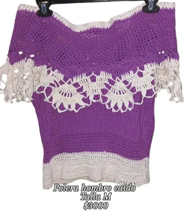 Polera hombro caído tejida morada