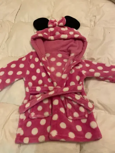 Bata infantil con capucha de Minnie Mouse - miniatura 2