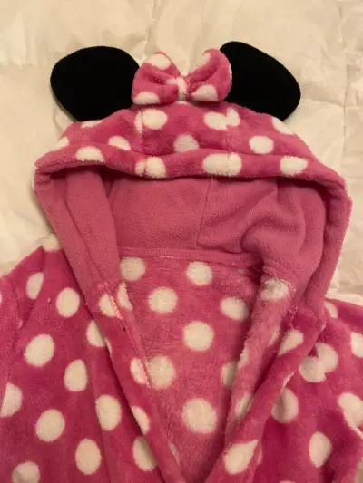 Bata infantil con capucha de Minnie Mouse - miniatura 3